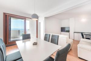 Televízia a/alebo spoločenská miestnosť v ubytovaní Apartments Mrs Brightside
