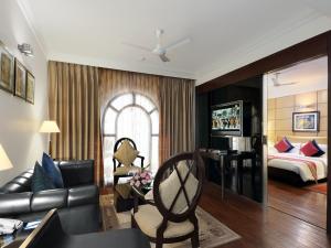 Postel nebo postele na pokoji v ubytování Ramada by Wyndham Mussoorie Mall Road