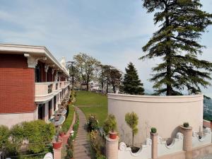 Zahrada ubytování Ramada by Wyndham Mussoorie Mall Road