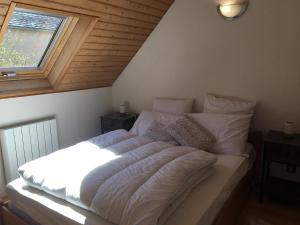 Katil atau katil-katil dalam bilik di Chalet tout confort 3 chambres
