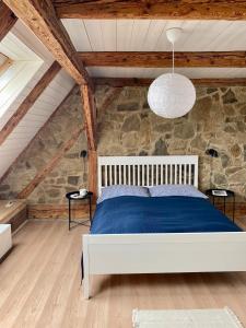 Ένα ή περισσότερα κρεβάτια σε δωμάτιο στο Farma Klokočov