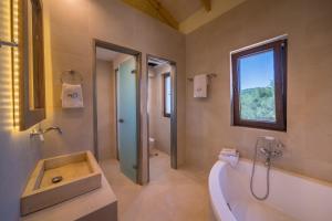 A bathroom at Porta del mar Beach Resort