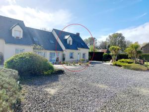 a house with a red hose in front of it at Chambres d'hôtes chez l'habitant - Bed & Breakfast homestay in Huisnes-sur-Mer