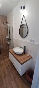 Kúpeľňa v ubytovaní 61 - Apartamenty Siedlce - Nowy apartament w centrum przy ul 3 Maja 51a