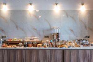 Comida no apart-hotel ou em algum lugar perto