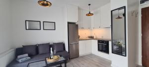 Kuchyňa alebo kuchynka v ubytovaní 61 - Apartamenty Siedlce - Nowy apartament w centrum przy ul 3 Maja 51a