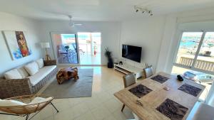 Telewizja i/lub zestaw kina domowego w obiekcie Amazing ocean view apartment