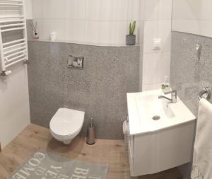 Een badkamer bij Apartament Północna