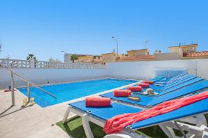 Basen w obiekcie Villa Bonita Salvaje by Villa Plus lub w pobliżu
