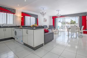 Część wypoczynkowa w obiekcie Villa Bonita Salvaje by Villa Plus