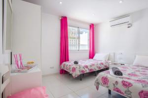 Łóżko lub łóżka w pokoju w obiekcie Villa Bonita Salvaje by Villa Plus