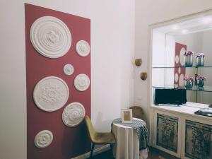 a dining room with plates on a wall at Il Rosone Luxury B&B in Palermo