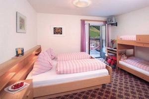 Postel nebo postele na pokoji v ubytování Hotel Ortlerhof