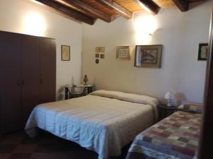 A bed or beds in a room at La Pietra