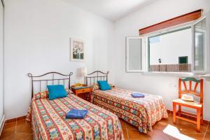 Posteľ alebo postele v izbe v ubytovaní Villa Torrenit by Villa Plus + 19 fotografií