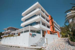 een wit gebouw met een trap ervoor bij Mazoren Art Hotel in Faliraki