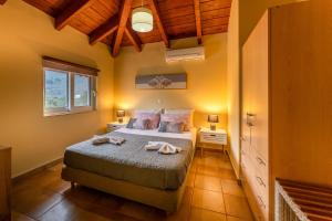 Un pat sau paturi într-o cameră la Villa Christalia
