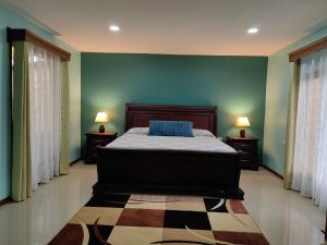 Кровать или кровати в номере Monteverde House