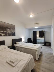 Postel nebo postele na pokoji v ubytování Alexi Apartments - Newly Renovated Apt in the Heart of the City near to Railway Station and Nokia Arena