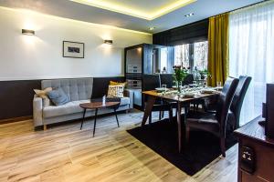 Posezení v ubytování Apartament Deluxe z SAUNĄ - 5D Apartamenty