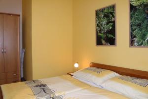 En eller flere senge i et værelse på Homely Apartments Villa Christiana
