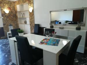 A kitchen or kitchenette at VillAmar