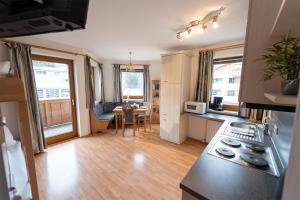 A kitchen or kitchenette at Alpin Apartments