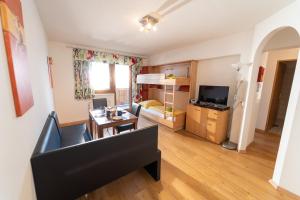 A kitchen or kitchenette at Alpin Apartments