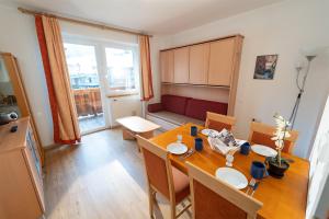 A kitchen or kitchenette at Alpin Apartments