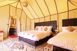 Cama ou camas em um quarto em Sunset luxury camp