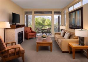 Gallery image of The Cove Lakeside Resort in West Kelowna