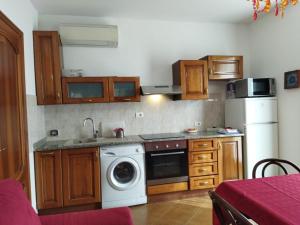 a kitchen with a washing machine and a refrigerator at Appartamenti da Ermanno in Bonassola