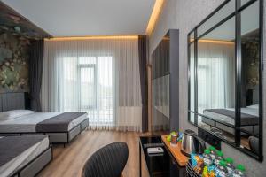 Postel nebo postele na pokoji v ubytování Continental Airport Hotel