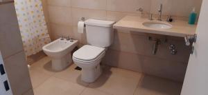 a bathroom with a toilet and a sink at Departamento Solares - San Martin in Bahía Blanca