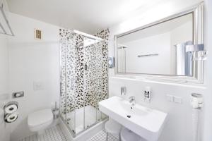 Koupelna v ubytování AMC Hotel - Schöneberg + 37 fotografií