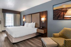 A bed or beds in a room at Best Western Salisbury Plaza