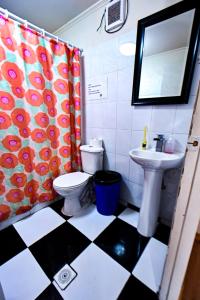A bathroom at Gecko Hostel