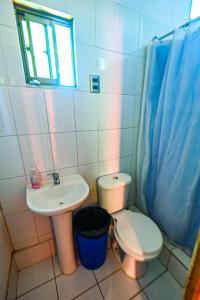 A bathroom at Gecko Hostel