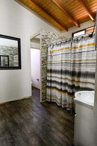 A bathroom at Gecko Hostel