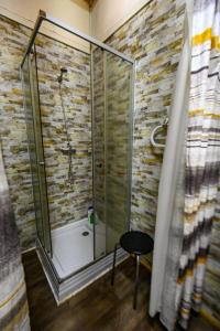 A bathroom at Gecko Hostel