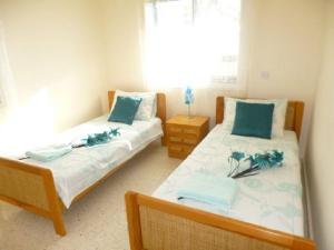 a bedroom with two beds and a window at Villa Magnolia in Coral Bay +17 photos