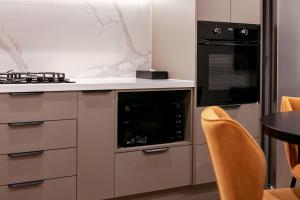 Astina Suites, Penrith的厨房或小厨房