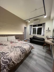 Postel nebo postele na pokoji v ubytování Nantou Xitou Riverside Homestay B&B