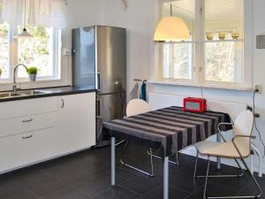 een keuken met een tafel met een rode doos erop bij Holiday home Vittsjö IV in Vittsjö