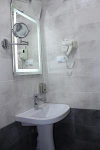 Koupelna v ubytování Viva Hotel