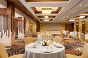 Ein Sitzbereich in der Unterkunft Howard Johnson by Wyndham Udaipur Roop Nagar