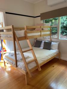 a bedroom with two bunk beds in a room at Mi Casa - Healesville in Healesville