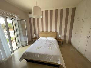 Postel nebo postele na pokoji v ubytování Tsanta house