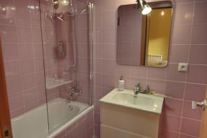 A bathroom at Infanta Isabel