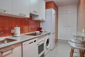 A kitchen or kitchenette at Infanta Isabel